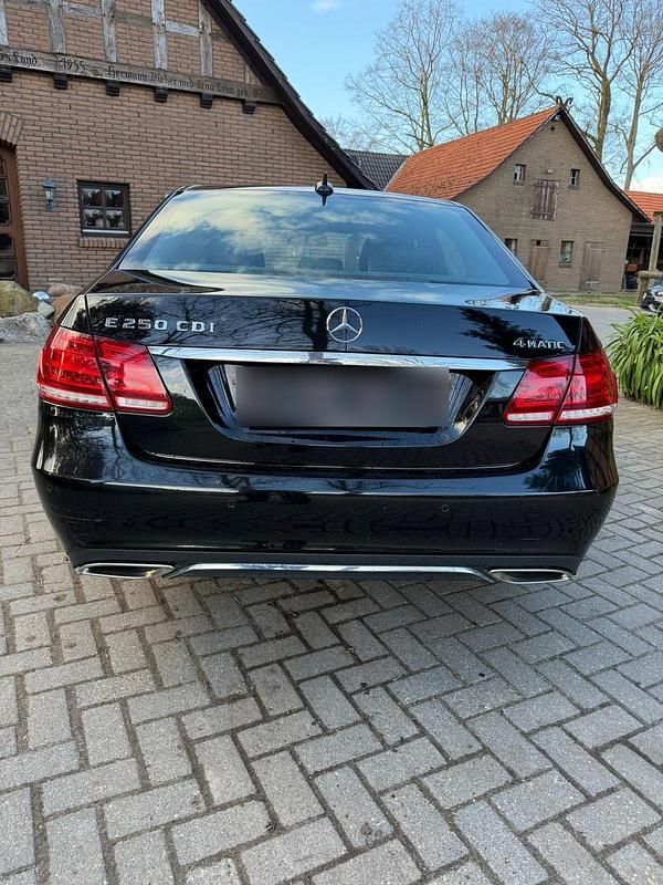 Second-hand Mercedes E250 204 CP (150 kW) 2013 Negru Berlinǎ