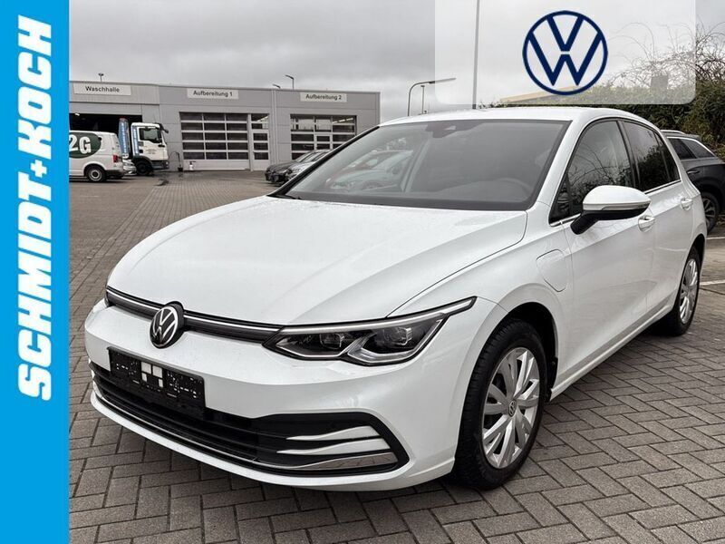 Pure white Gebraucht 2021 VW Golf VIII Style Limousine | 21.500 € (Guter Preis) - Bild 1/4