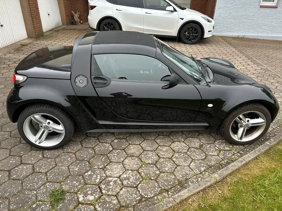 Używany Smart Roadster 81 KM (59 kW) 2004 Czarny Kabriolet