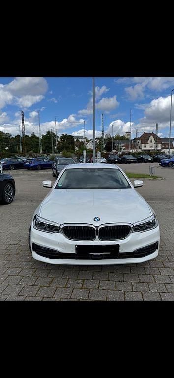 Weiß Gebraucht 2019 BMW 530e Sport Line Limousine | 24.990 € (Superpreis) - Bild 1/4