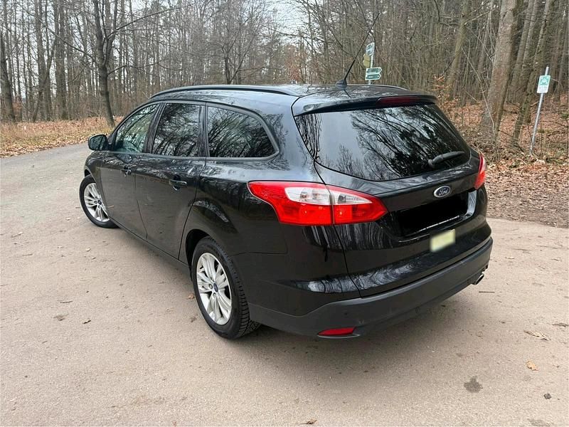 Gebraucht Ford Focus 125 PS (91 kW) 2012 Schwarz Kombi