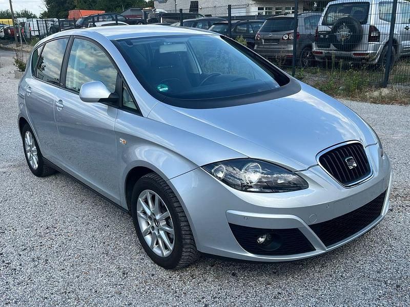 Silber Gebraucht 2015 Seat Altea Sun Van / Kleinbus | 6.980 € (Fairer Preis) - Bild 1/4