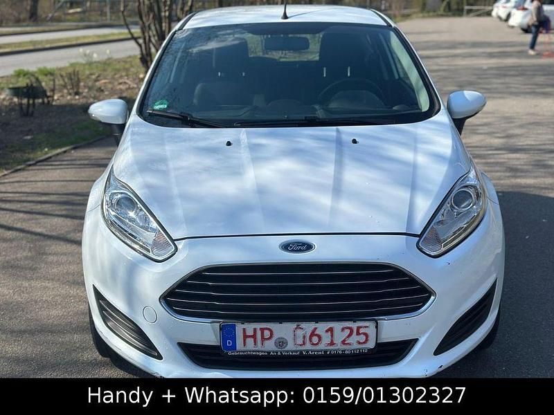 Gebraucht Ford Fiesta Trend 60 PS (44 kW) 2015 Weiß Kleinwagen