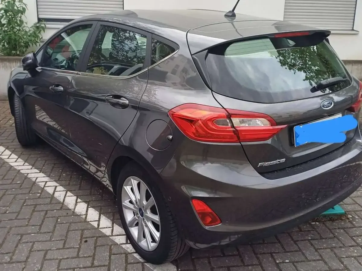 Gebraucht Ford Fiesta Titanium 101 PS (74 kW) 2018 Grau Kleinwagen