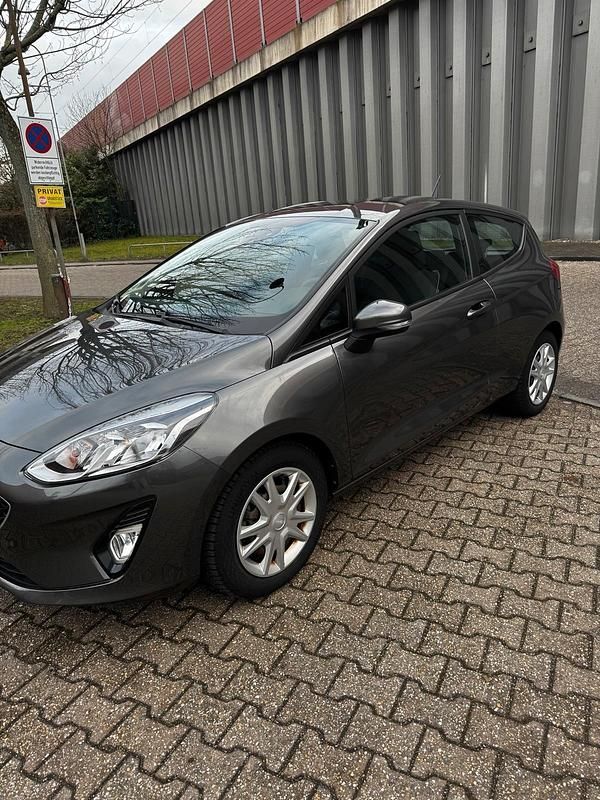 Gebraucht Ford Fiesta 101 PS (74 kW) 2018 Grau Kleinwagen
