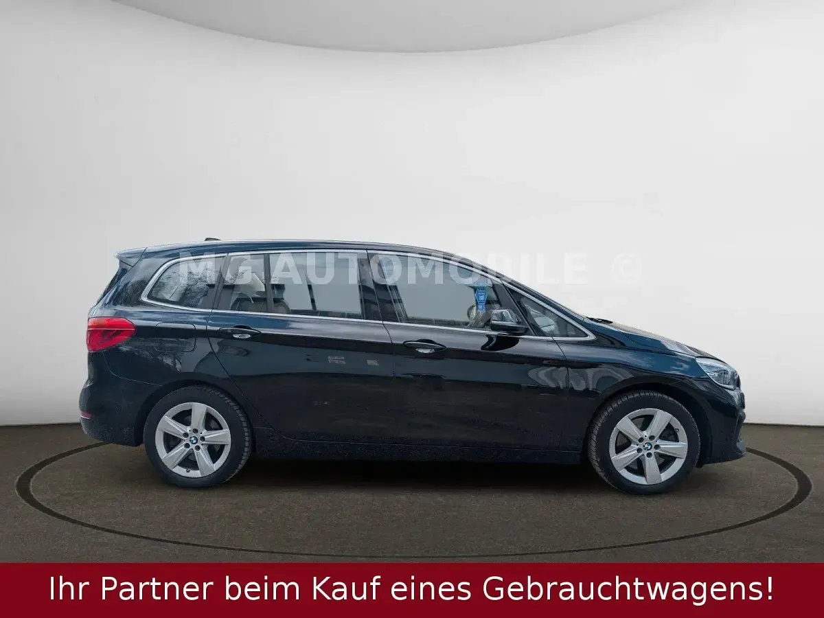 Gebraucht BMW 220 Gran Tourer Luxury Line 190 PS (139 kW) 2021 Schwarz Van / Kleinbus