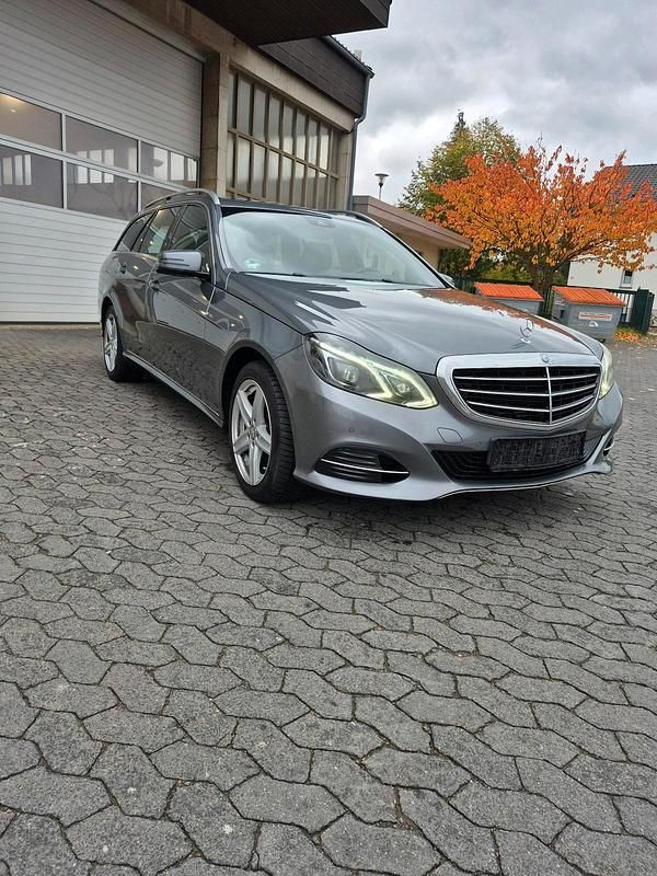 Grau Gebraucht 2015 Mercedes 350 Kombi | 13.300 € - Bild 1/4