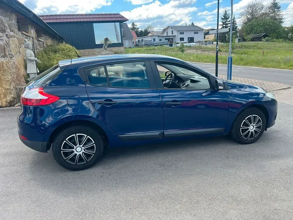 Brugt Renault Mégane Authentique 101 HK (74 kW) 2010 Blå Sedan