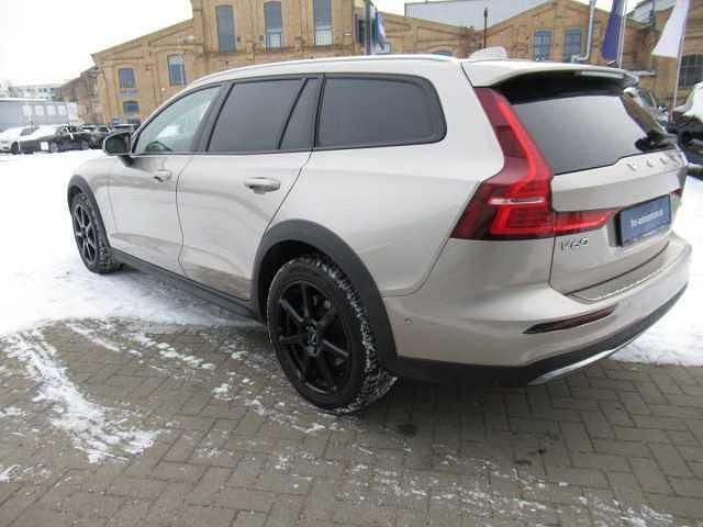 Gebraucht Volvo V60 CC 145 PS (106 kW) 2023 Kombi
