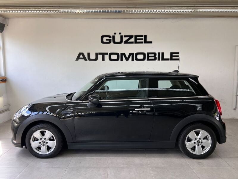 Gebraucht Mini Cooper Essential 136 PS (100 kW) 2023 Schwarz Kleinwagen