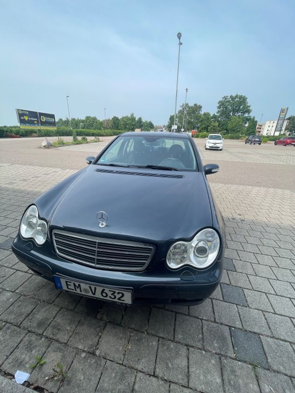 Blau Gebraucht 2003 Mercedes C320 Classic Limousine | 2.300 € (Guter Preis) - Bild 1/4