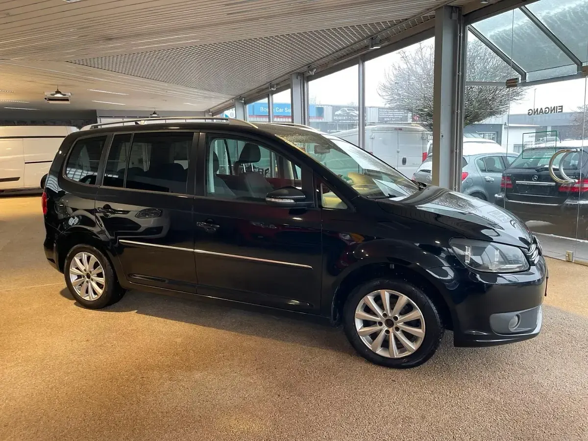 Gebraucht VW Touran 77 PS (56 kW) 2011 Schwarz Van / Kleinbus