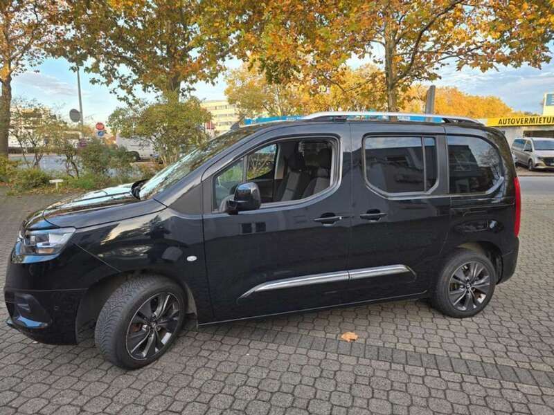Schwarz Gebraucht 2021 Toyota Proace Verso City Kombi | 16.300 € - Bild 1/4