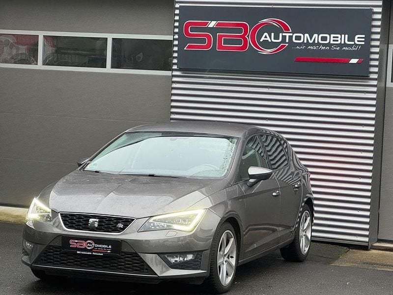 Grau Gebraucht 2015 Seat Leon FR Limousine | 10.400 € (Fairer Preis) - Bild 1/4