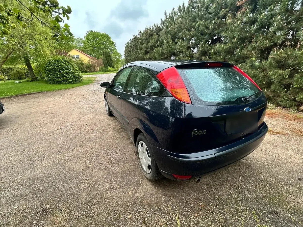 Gebraucht Ford Focus 75 PS (55 kW) 2004 Blau Kleinwagen
