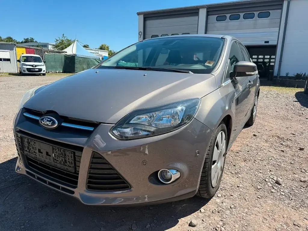 Gebraucht Ford Focus Titanium 150 PS (110 kW) 2012 Braun Limousine