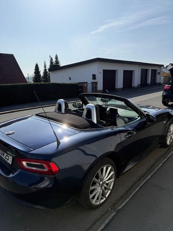 Gebraucht Fiat 124 Spider 140 PS (102 kW) 2018 Blau Cabrio