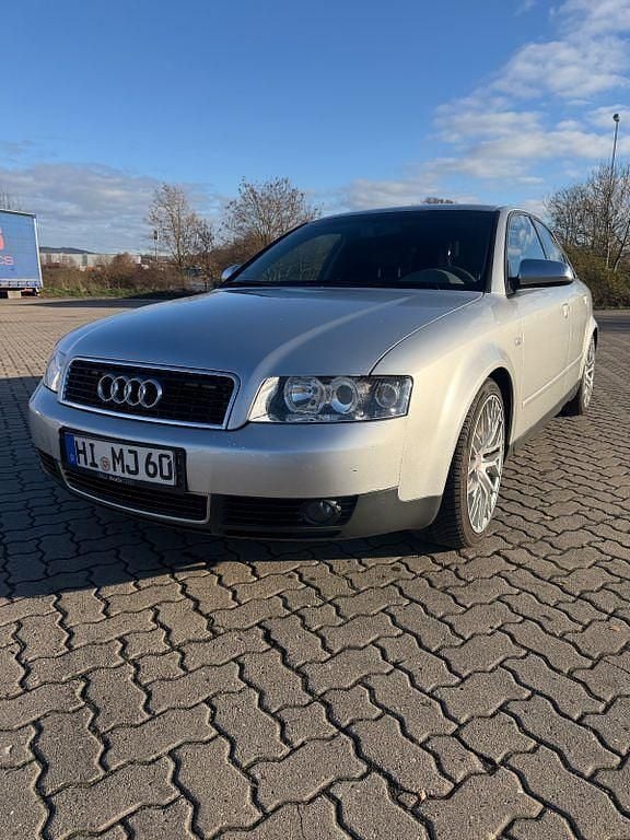 Silber Gebraucht 2001 Audi A4 Performance Limousine | 1.599 € (Superpreis) - Bild 1/4