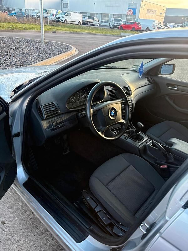 Gebraucht BMW 318 143 PS (105 kW) 2002 Silber Limousine