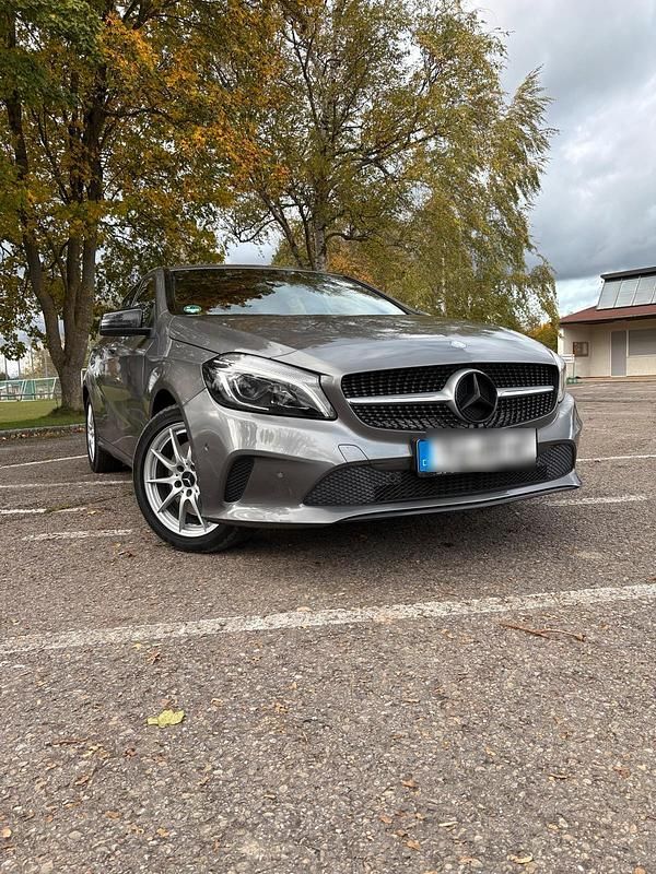 Grau Gebraucht 2016 Mercedes A250 Urban Limousine | 19.500 € (Fairer Preis) - Bild 1/4