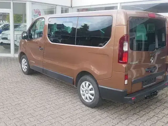Gebraucht Renault Trafic Expression 146 PS (107 kW) 2015 Kupferbraun Van / Kleinbus