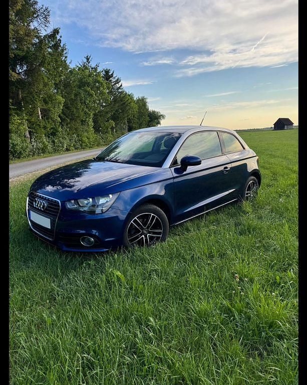 Blau Gebraucht 2011 Audi A1 Attraction Kleinwagen | 8.500 € (Etwas zu teuer) - Bild 1/4