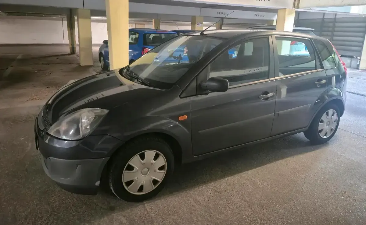 Gebraucht Ford Fiesta 75 PS (55 kW) 2009 Grau Kleinwagen