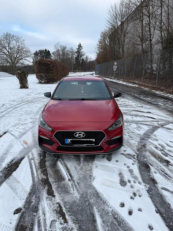 Rot Gebraucht 2018 Hyundai i30 N Line Kleinwagen | 15.581 € (Fairer Preis) - Bild 1/4