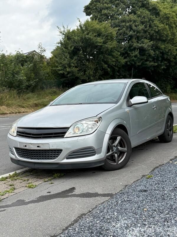 Silber Gebraucht 2009 Opel Astra GTC Selection Coupé | 2.400 € - Bild 1/4