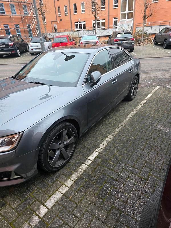 Gebraucht Audi A4 190 PS (139 kW) 2019 Grau Limousine