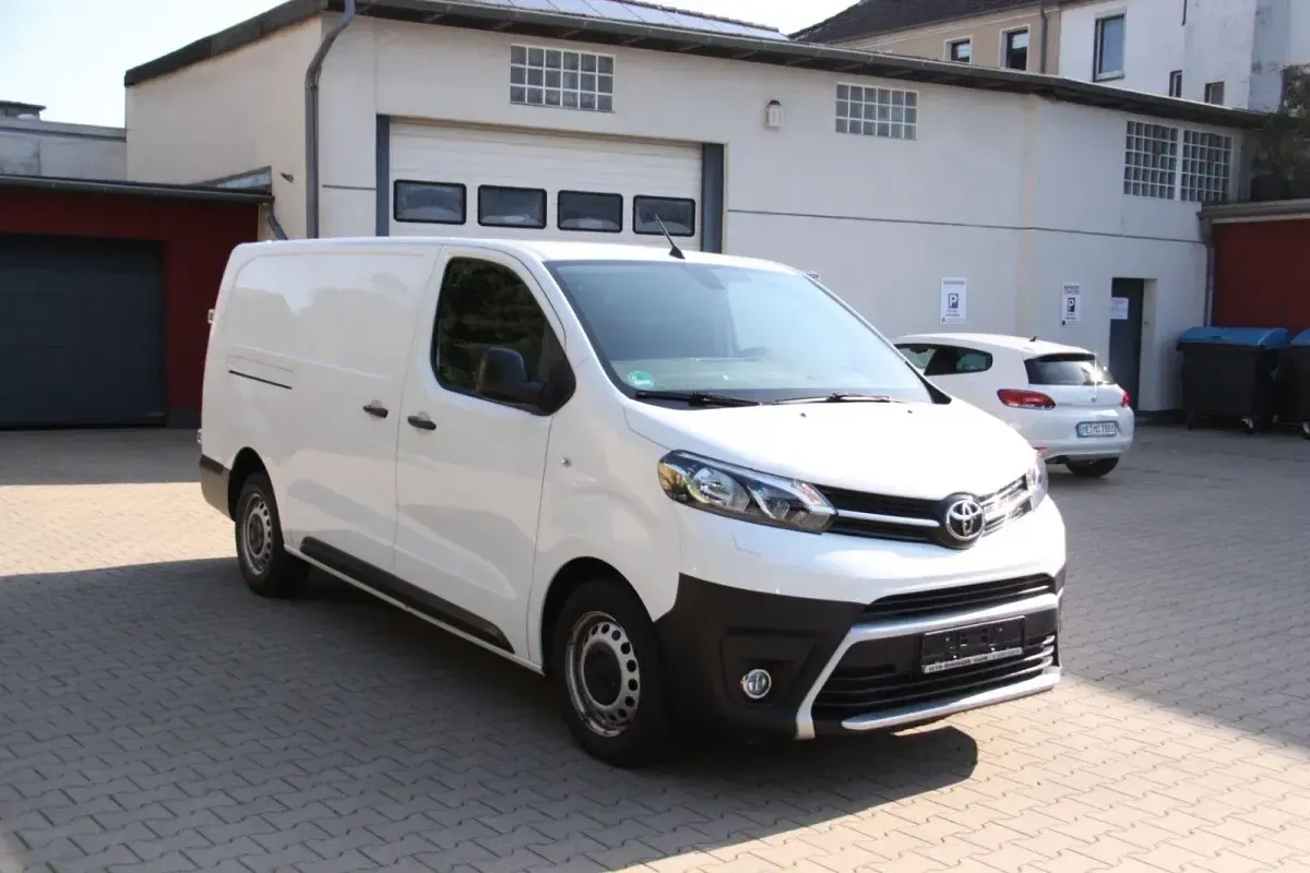 Gebraucht Toyota Proace 122 PS (89 kW) 2020 Weiß Van / Kleinbus