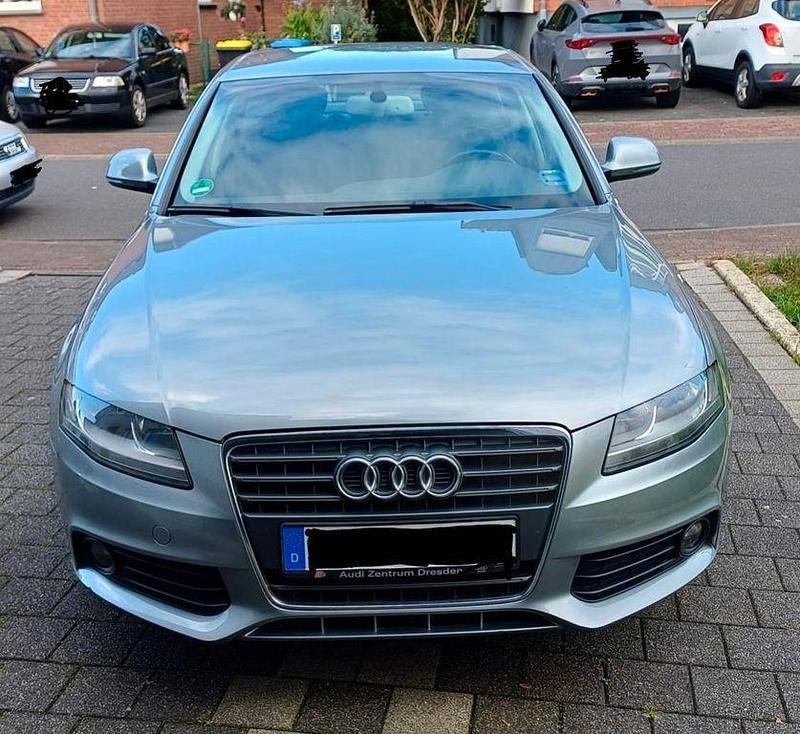 Grau Gebraucht 2009 Audi A4 Comfort Limousine | 8.000 € (Etwas zu teuer) - Bild 1/4