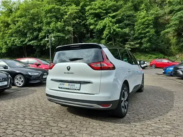 Gebraucht Renault Scénic IV Black Edition 158 PS (116 kW) 2022 Weiß Van / Kleinbus