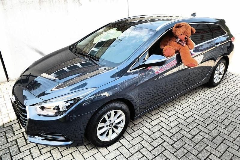 Blau Gebraucht 2017 Hyundai i40 Trend Kombi | 14.621 € (Fairer Preis) - Bild 1/4