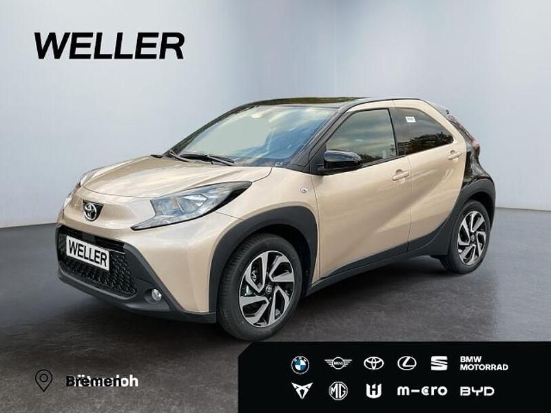 Ginger beige metallic/dach mysticschwarz mica Neu 2025 Toyota Aygo Kleinwagen | 15.790 € (Fairer Preis) - Bild 1/3