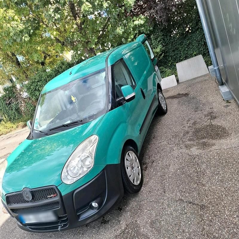Grün Gebraucht 2010 Fiat Doblò Emotion Van / Kleinbus | 4.100 € (Fairer Preis) - Bild 1/4