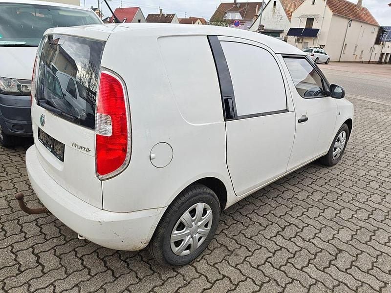 Gebraucht Skoda Roomster 69 PS (50 kW) 2012 Weiß Van / Kleinbus