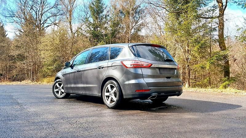 Gebraucht Ford S-MAX Titanium 180 PS (132 kW) 2016 Grau Van / Kleinbus