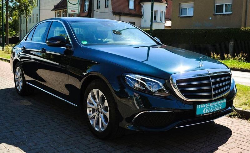 Grün Gebraucht 2018 Mercedes E200 Limousine | 25.990 € (Fairer Preis) - Bild 1/4