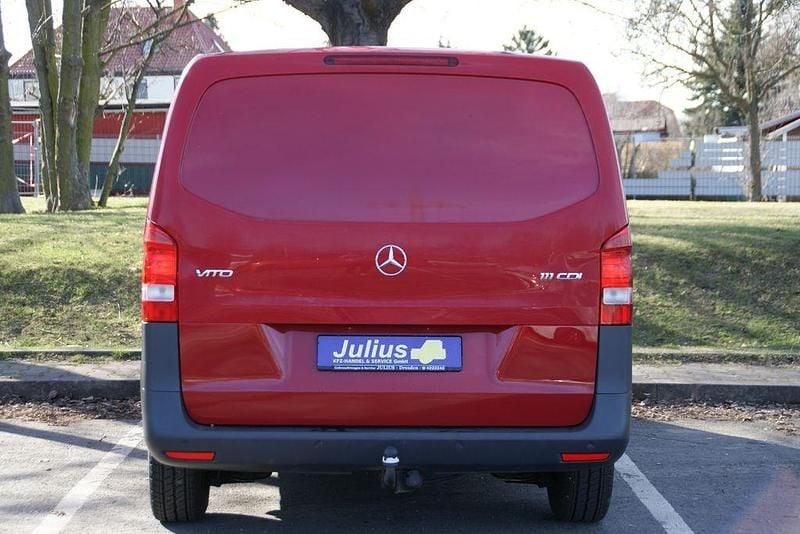 Gebraucht Mercedes Vito 114 PS (83 kW) 2016 Rot Van