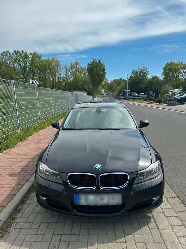 Second-hand BMW 320 170 CP (125 kW) 2010 Negru Berlinǎ