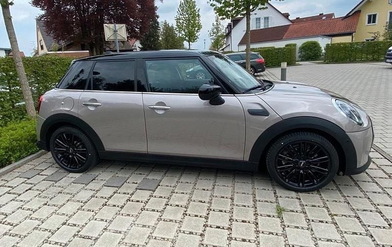 Gebraucht Mini Cooper 136 PS (100 kW) 2023 Andere farben Kleinwagen