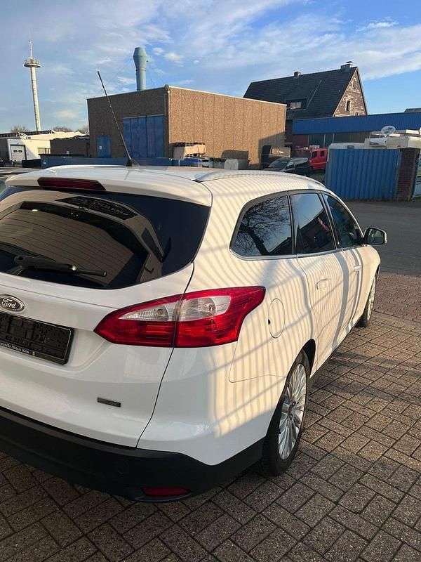 Usata Ford Focus 116 CV (85 kW) 2013 Bianco Station wagon