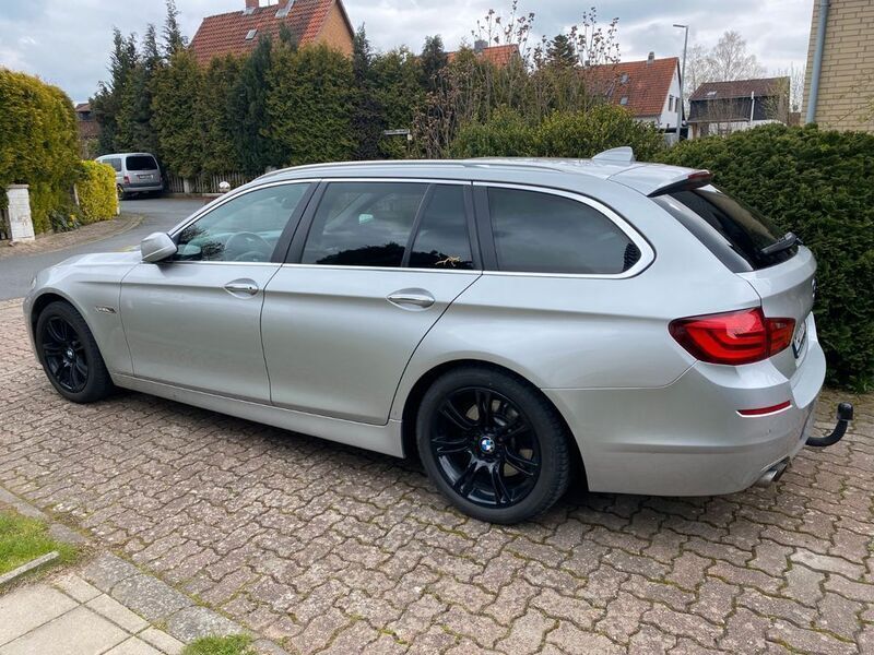 Silber Gebraucht 2012 BMW 525 Kombi | 9.990 € (Fairer Preis) - Bild 1/4