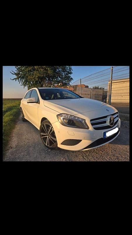 Weiß Gebraucht 2012 Mercedes A200 Limousine | 10.500 € (Fairer Preis) - Bild 1/4