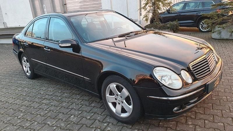Gebraucht Mercedes E220 Avantgarde 150 PS (110 kW) 2005 Schwarz Limousine