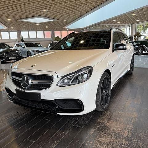 Weiß Gebraucht 2013 Mercedes E63 AMG AMG Kombi | 25.990 € (Fairer Preis) - Bild 1/4