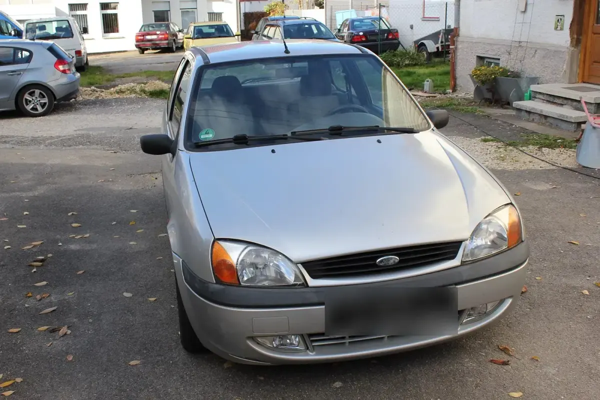 Second-hand Ford Fiesta 75 CP (55 kW) 2000 Argintiu Hatchback