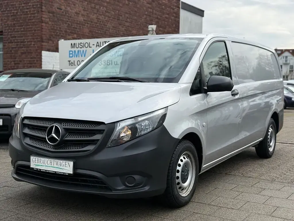 Gebraucht Mercedes Vito 102 PS (75 kW) 2020 Brillantsilber metallic Van