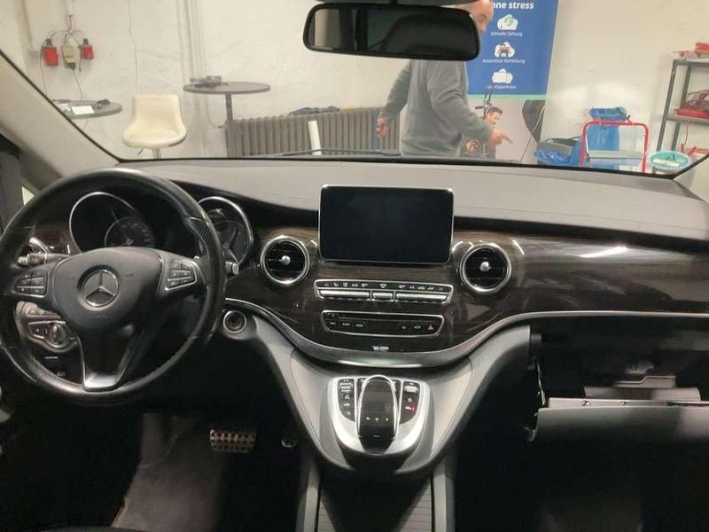 Gebraucht Mercedes V250 Avantgarde Edition 190 PS (139 kW) 2017 Blau Van / Kleinbus